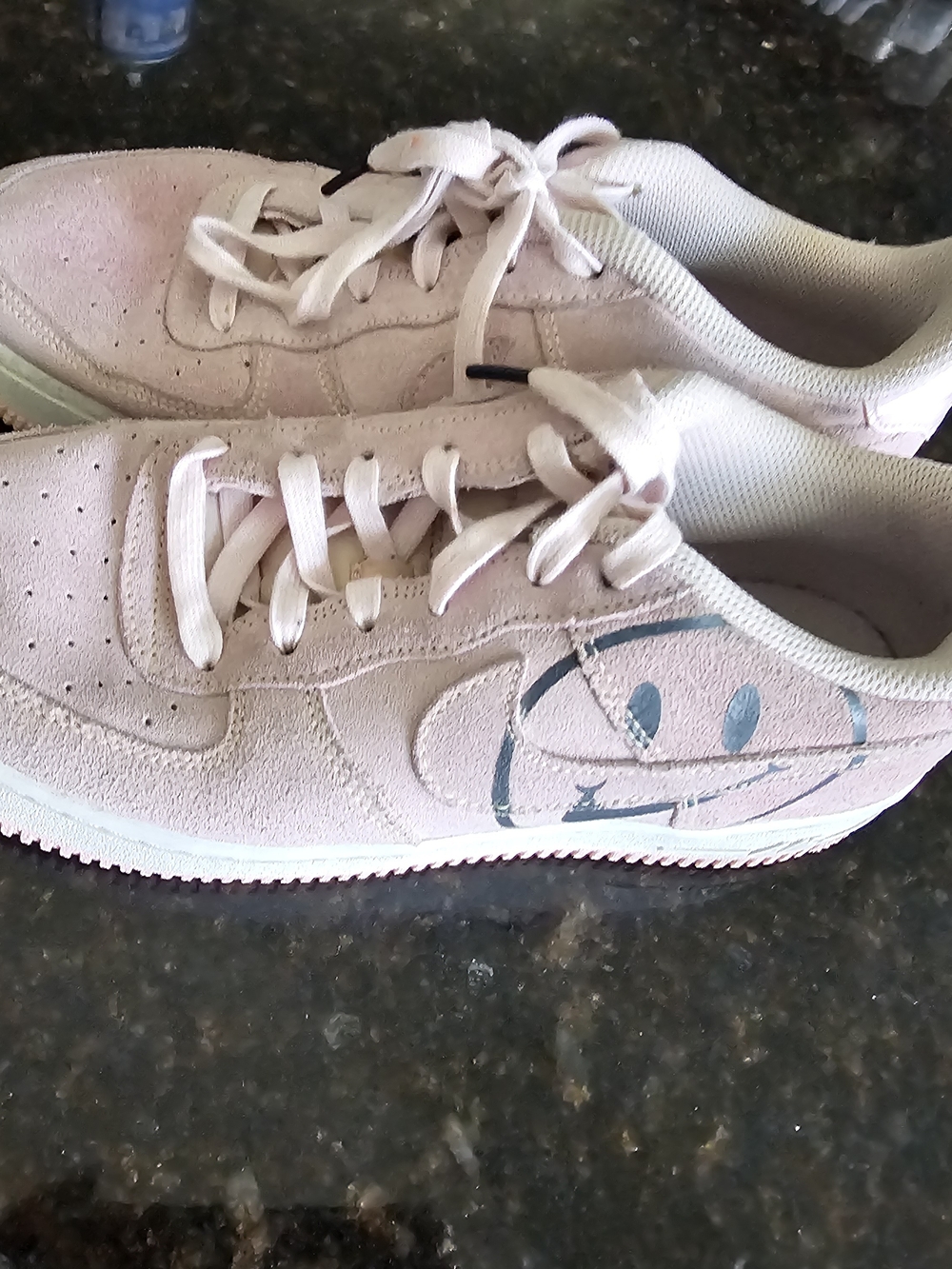 Nike Kids 7 Y That Is 8.5 Size Womens Pink Suede Sneakers  Air Force 1 Smiley